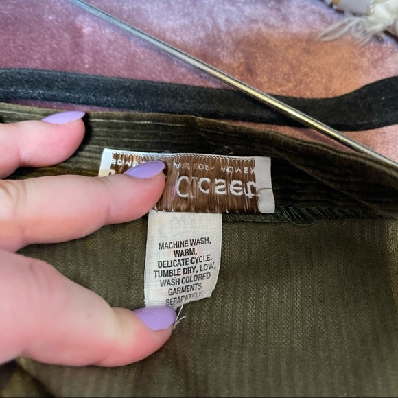 Vintage 70s Green Corduroy Button Through ILGWU Made Skirt - Picture 5 of 10